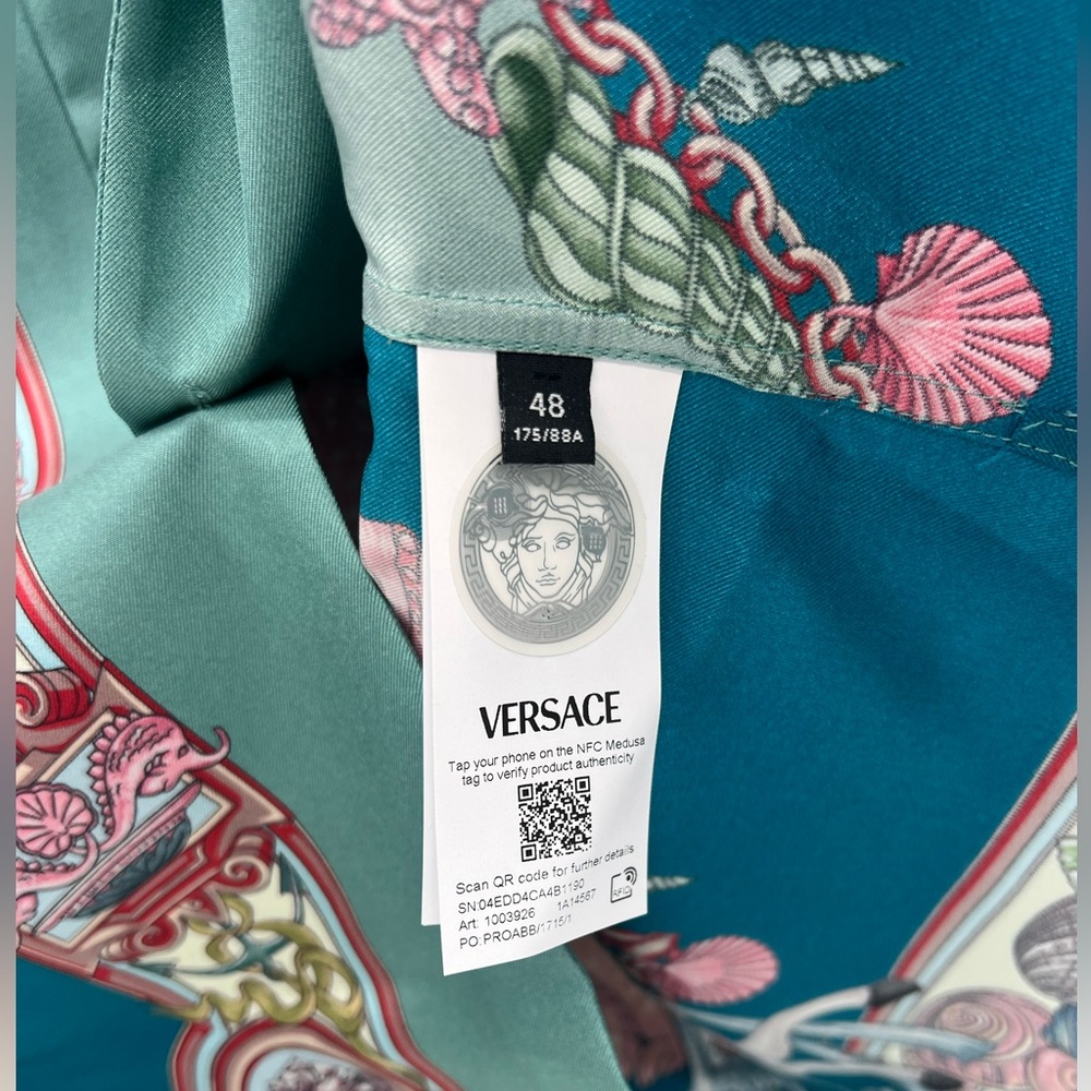 VERSACE
Men's Coral Theater Silk Twill Camp Shirt - Picture 5 of 10